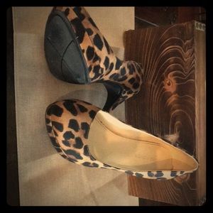 Women’s size 8 leopard print pumps